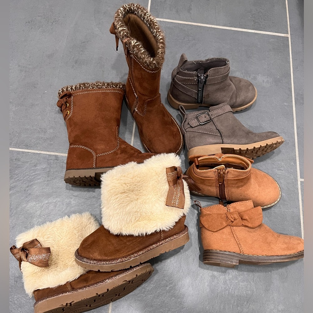 Lot of 4 Boots